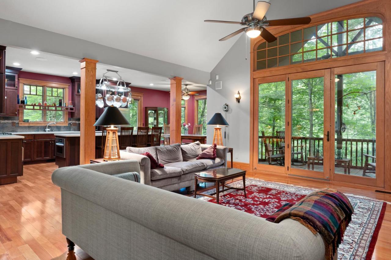 Falling Waters At Rumbling Bald Lake Lure Exterior photo