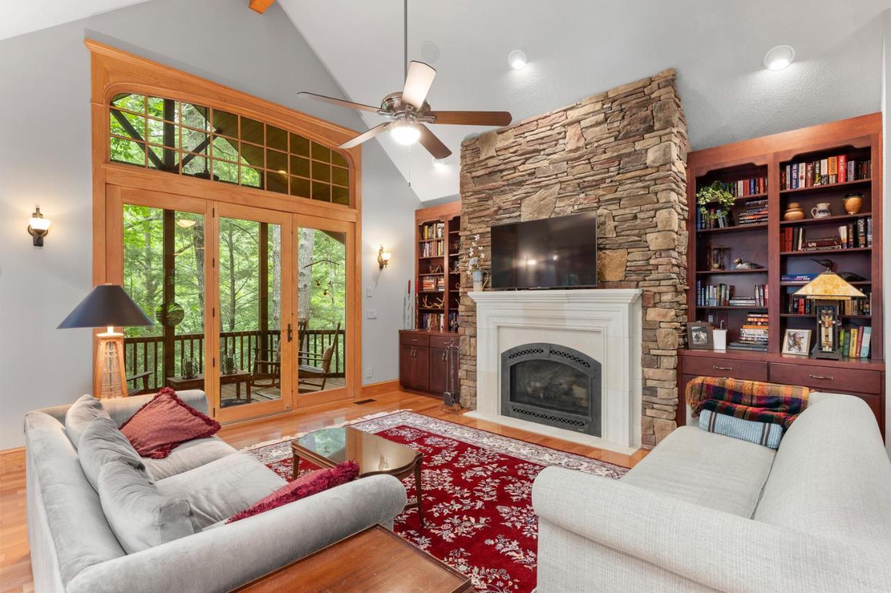 Falling Waters At Rumbling Bald Lake Lure Exterior photo